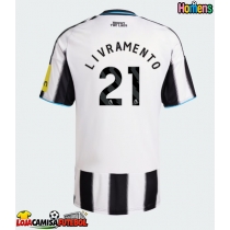 Camisa de Futebol Newcastle United Tino Livramento #21 Equipamento Principal 2025-26 Manga Curta
